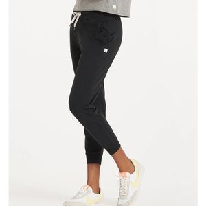 VUORI Performance Joggers in Black
